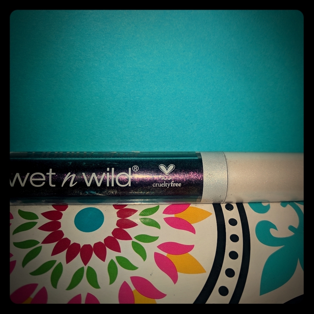 WET 'N' WILD- MEGALAST LIQUID CATSUIT- EYESHADOW - Picture 2 of 8